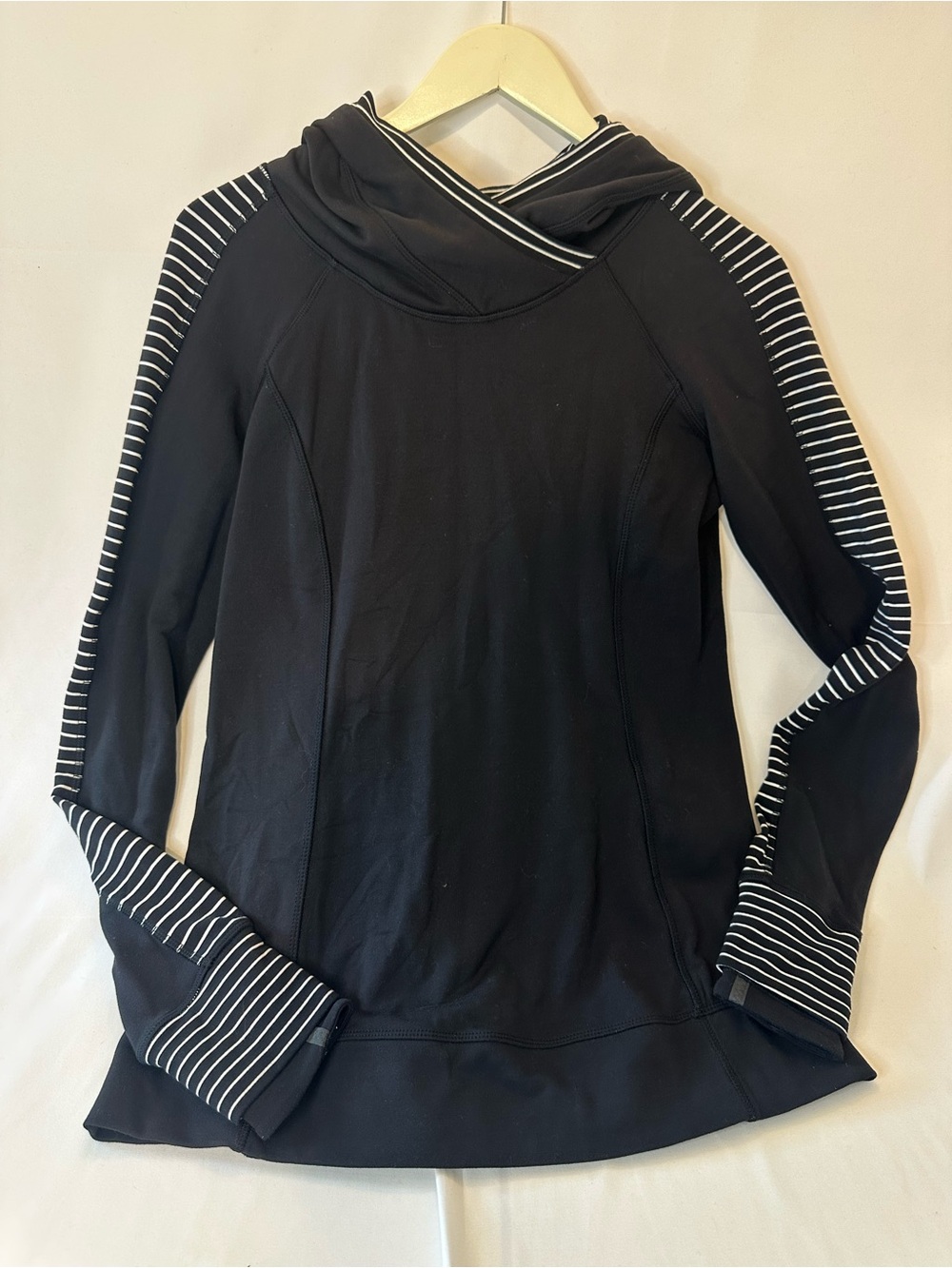 Lululemon Think Fast Hoodie Womens 8 Black White Pullover Hooded Top Active Gym
